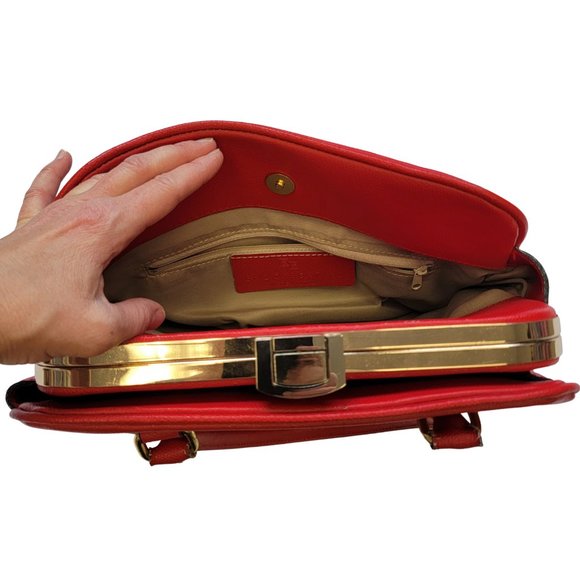 Vintage-Style Enzo Bertini Red Leather Shoulder Bag with Handles & Strap - Picture 10 of 11